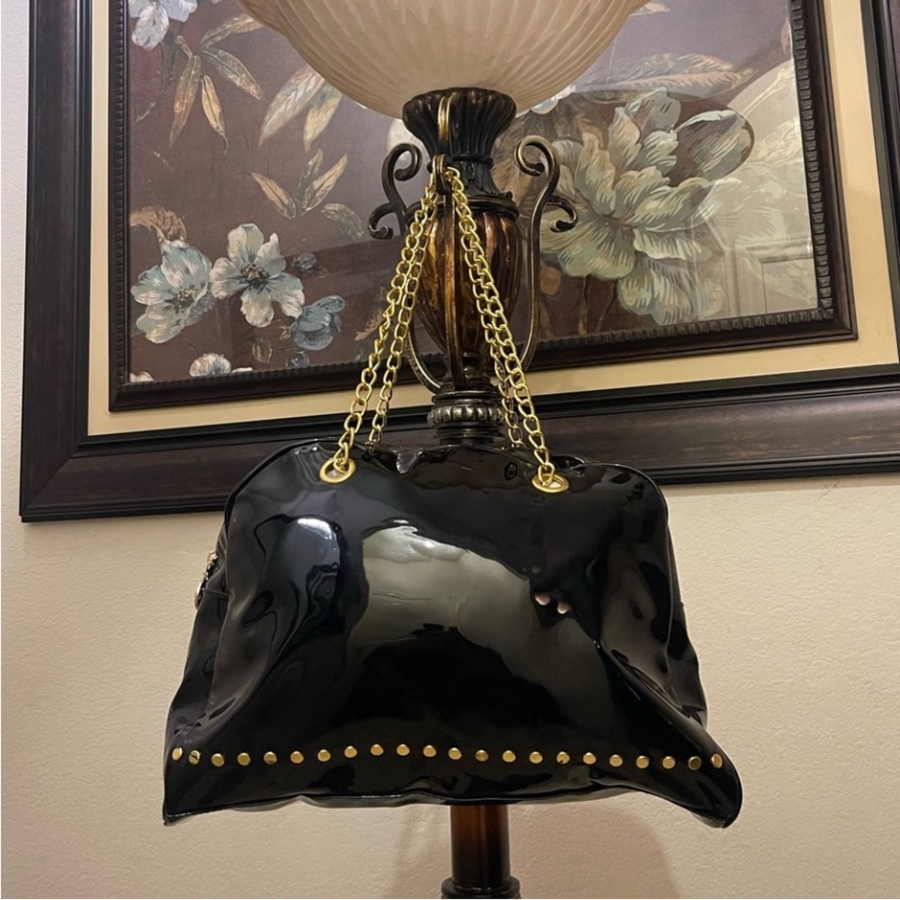 Elegant Nicki Minaj Black Patent Leather Bag with Gold Accents - Picture 3 of 15